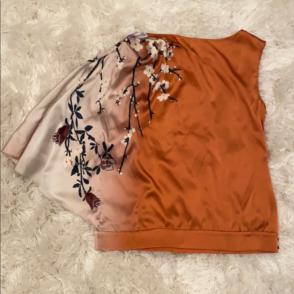 One shoulder top